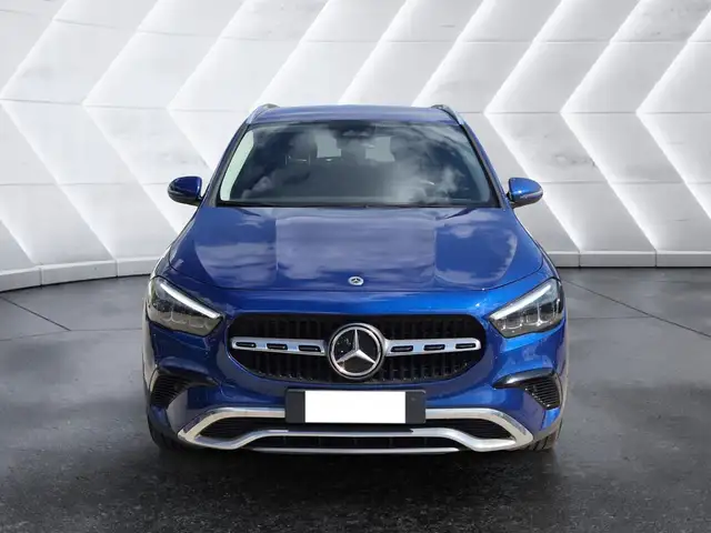 Mercedes-Benz Gla view 2