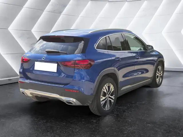 Mercedes-Benz Gla view 4