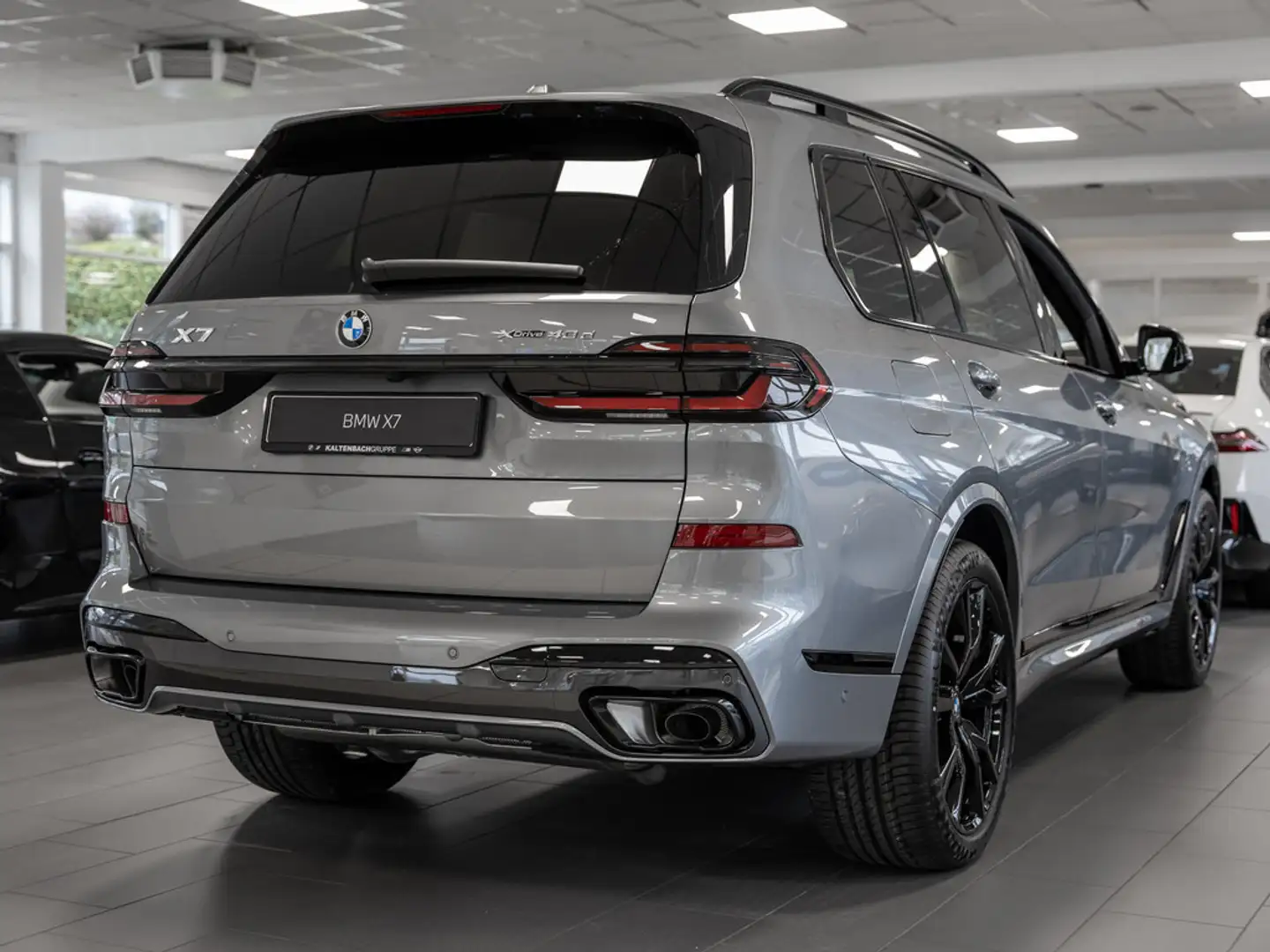 BMW X7 xDrive 40d M-Sport FACEL. 360° PANO LED Šedá - 2