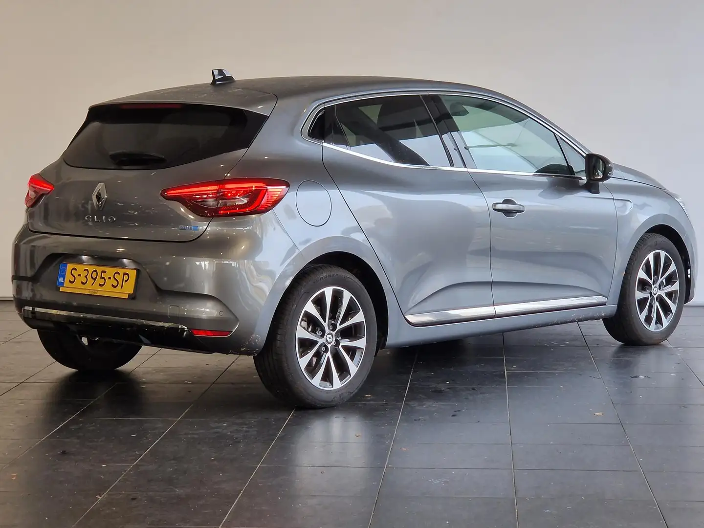 Renault Clio 1.6 E-Tech Hybrid 145 Techno NAVIGATIE | ACHTERUIT Grau - 2
