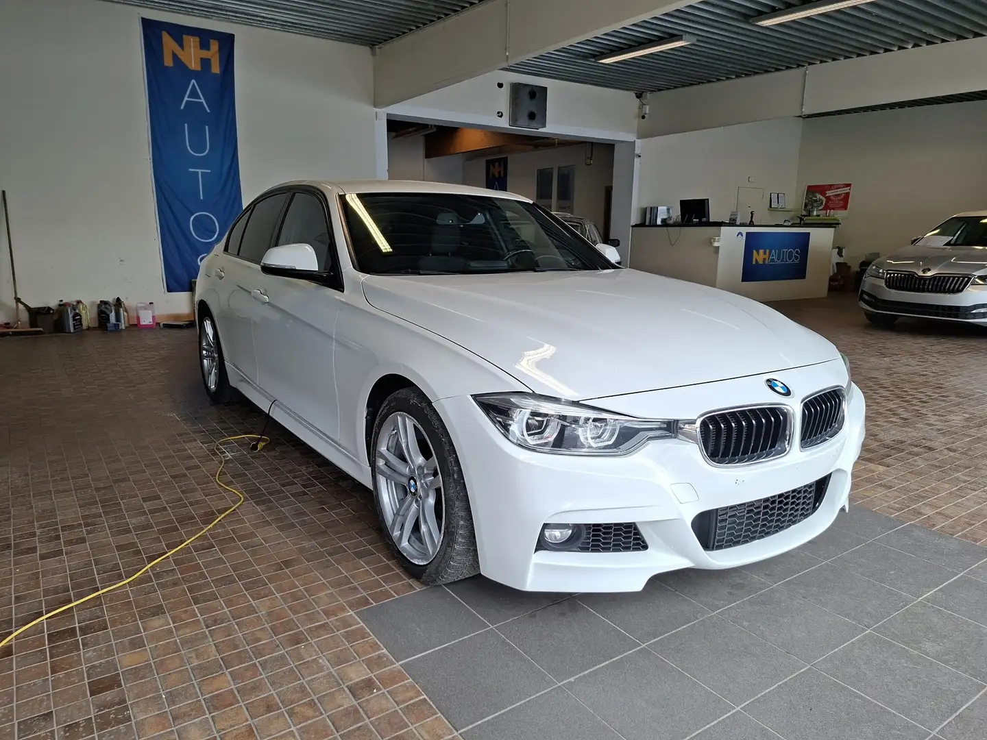 BMW 318 318iA PACK M Blanc - 2