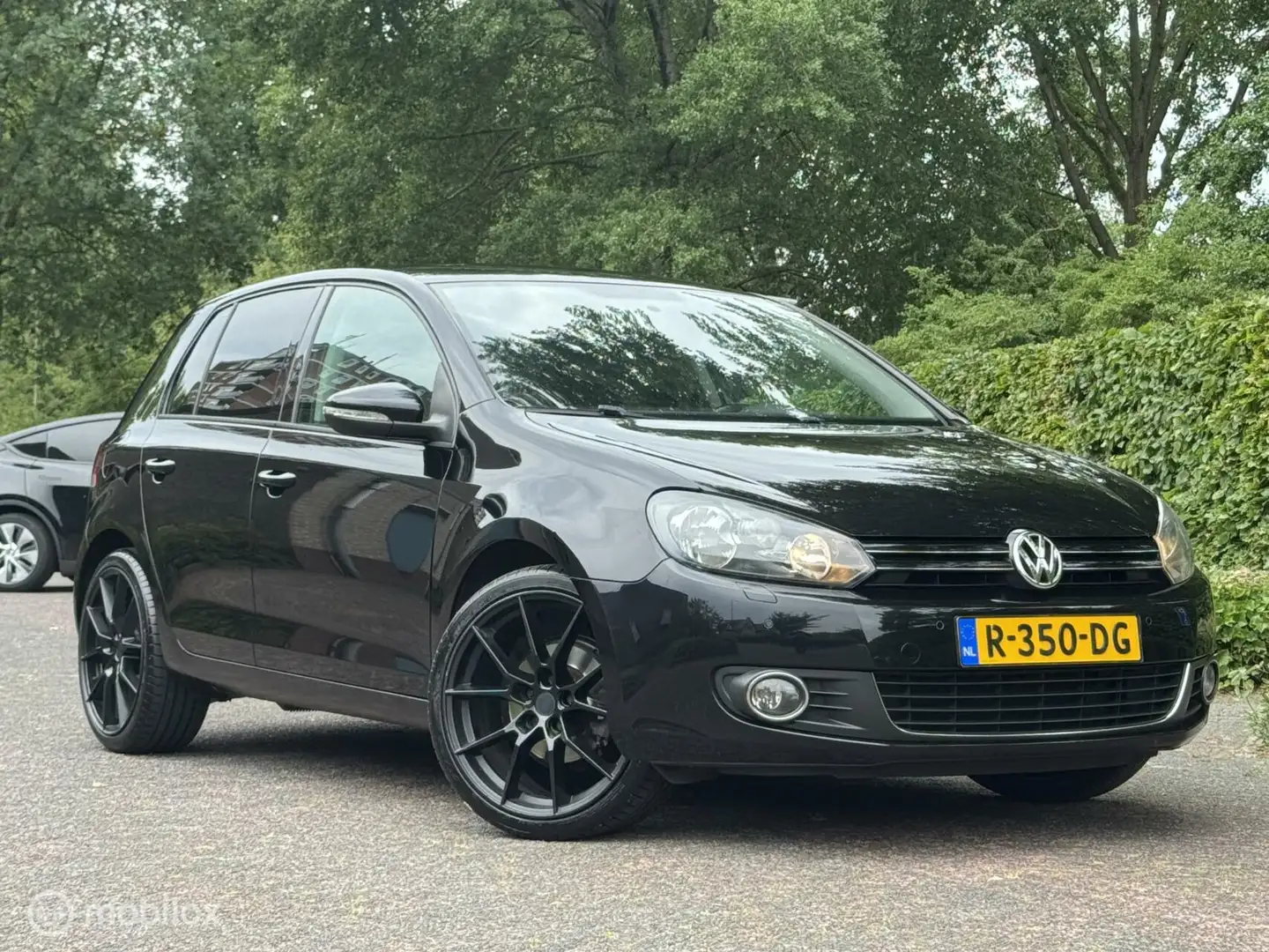 Volkswagen Golf 1.2 TSI Highline R LOOK/NAVI/LMV/PDC/STLVW Schwarz - 2