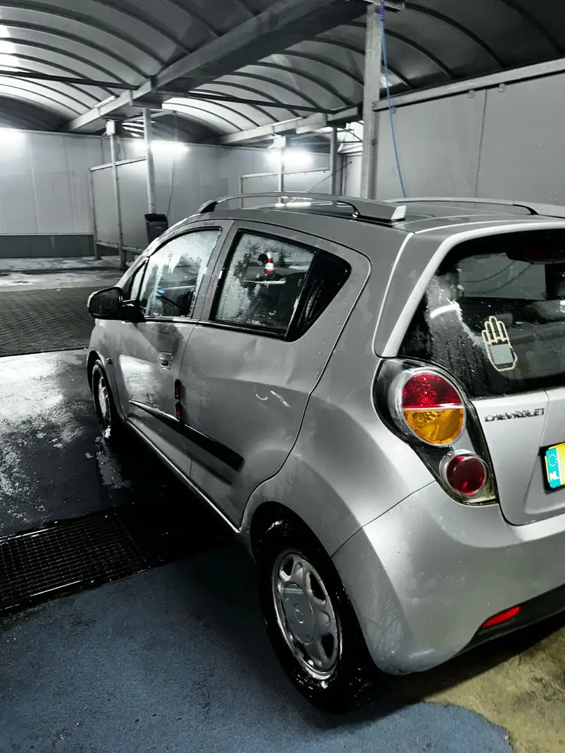 Chevrolet Spark 1.0 16V LS Bi-Fuel Grijs - 2