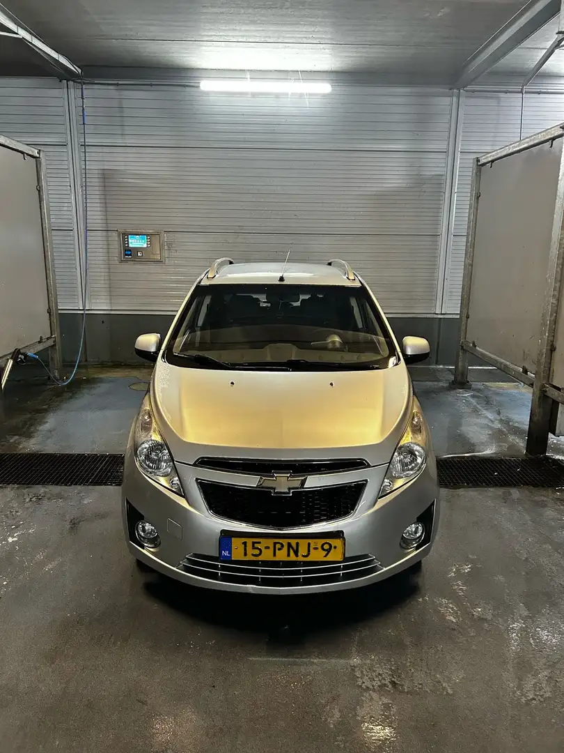 Chevrolet Spark 1.0 16V LS Bi-Fuel Grijs - 1