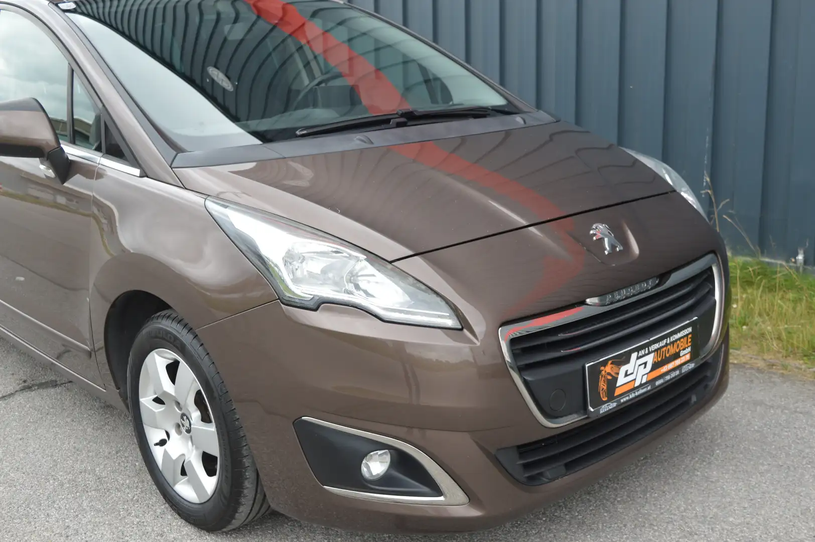 Peugeot 5008 1,6 BlueHDi **Automatik**7 Sitzer**Pickerl** Braun - 2