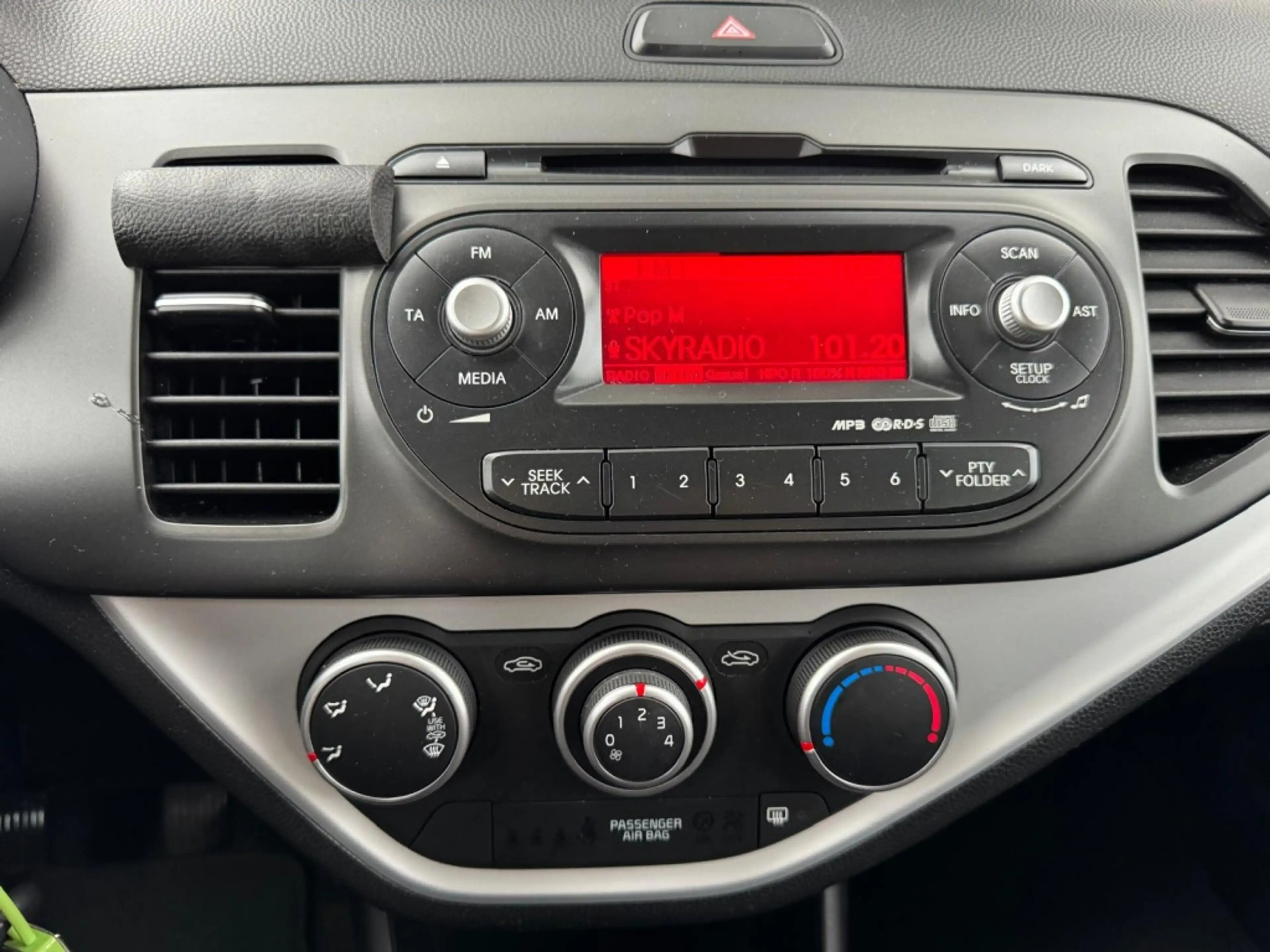 Kia Picanto 1.0 CVVT EconomyLine — photo 11