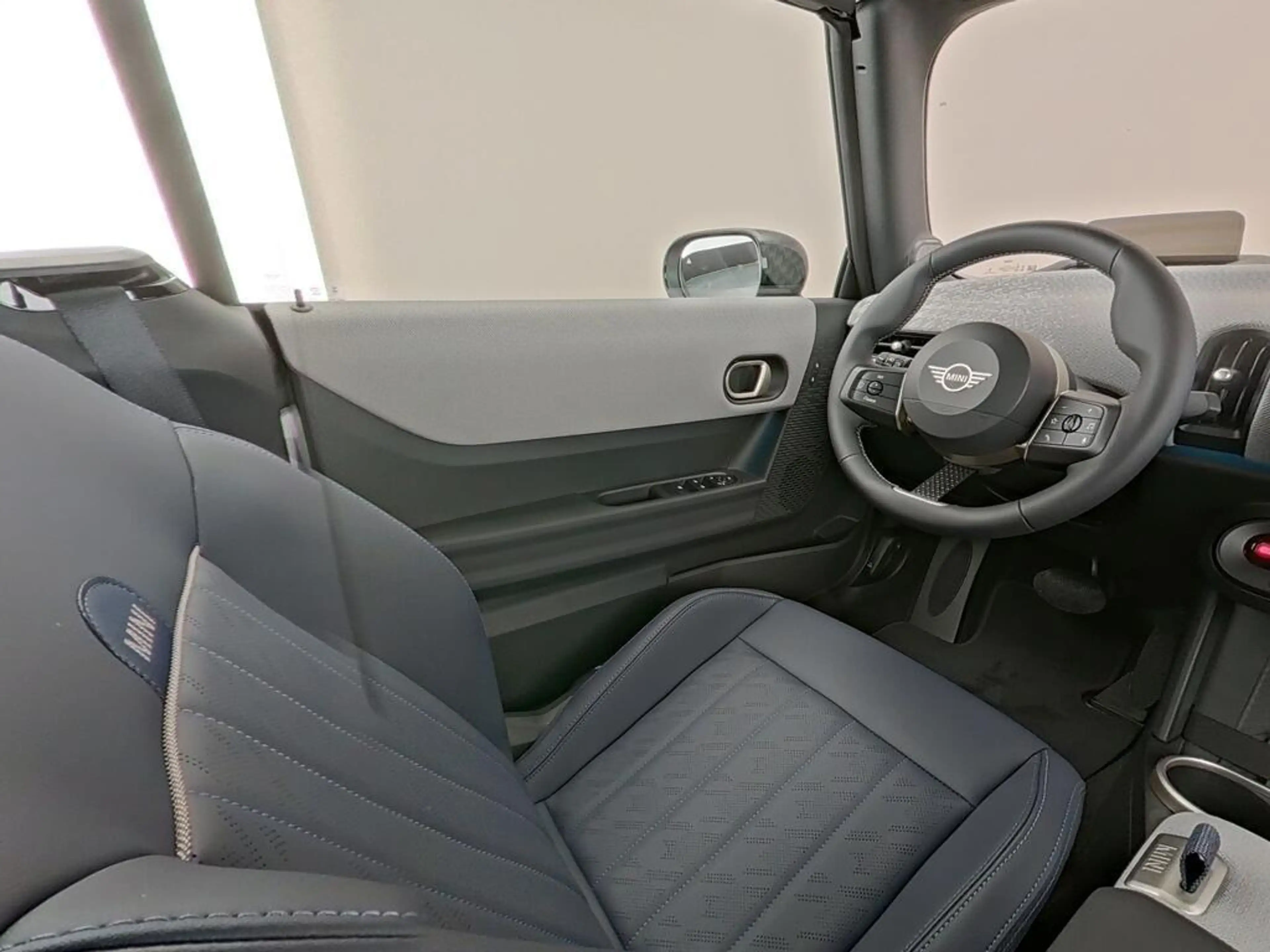 MINI Cooper C Cabrio 2.0 Favoured L — photo 4