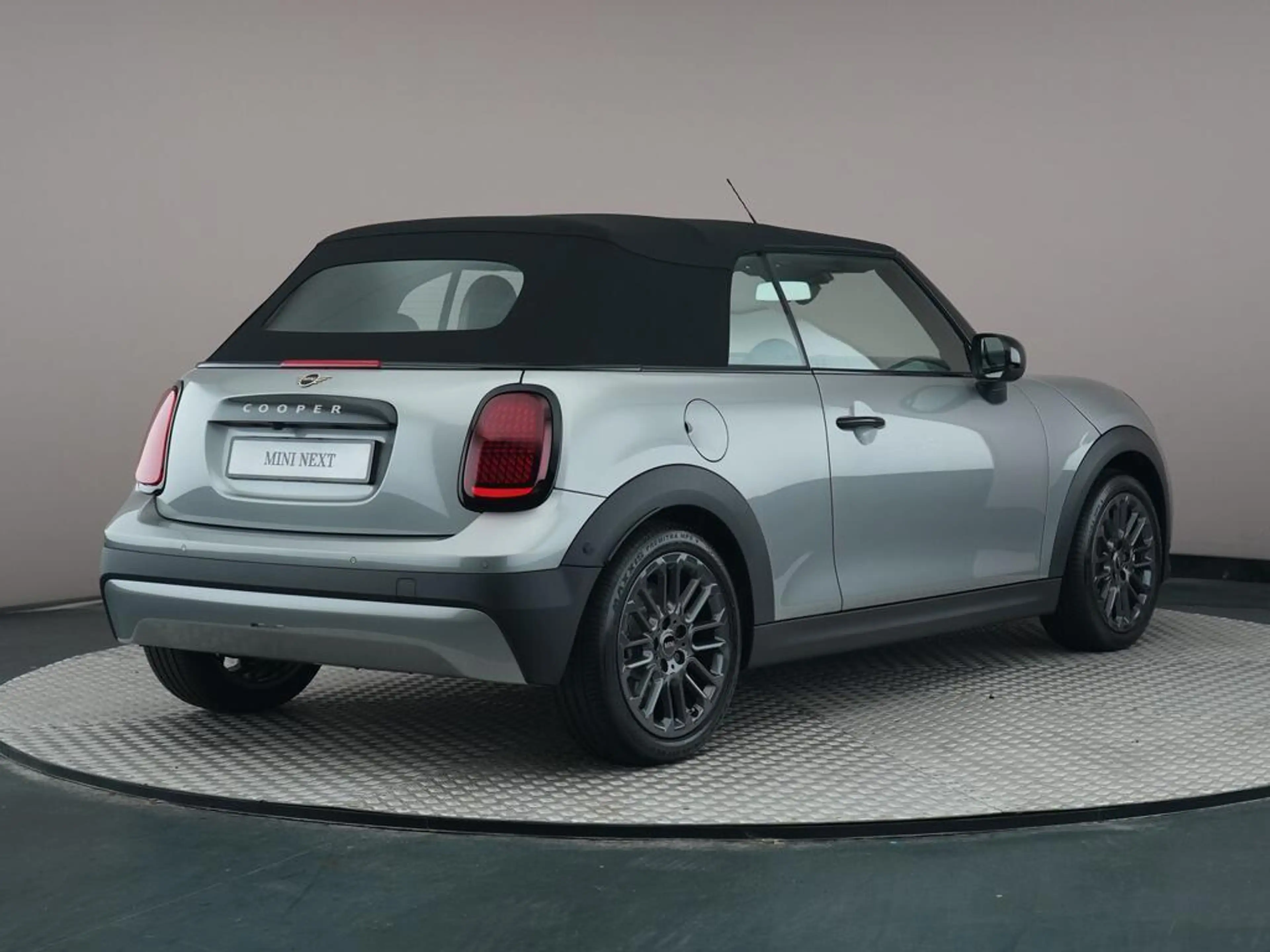 MINI Cooper C Cabrio 2.0 Favoured L — photo 11