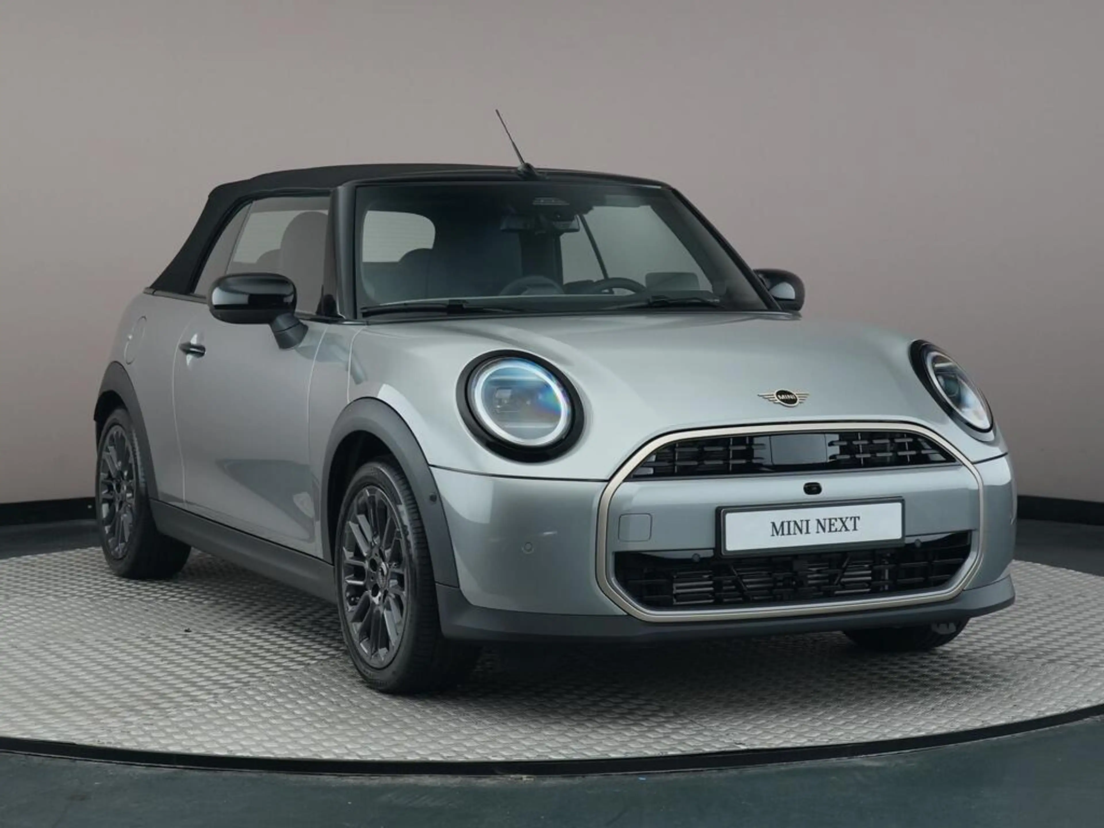 MINI Cooper C Cabrio 2.0 Favoured L — photo 3