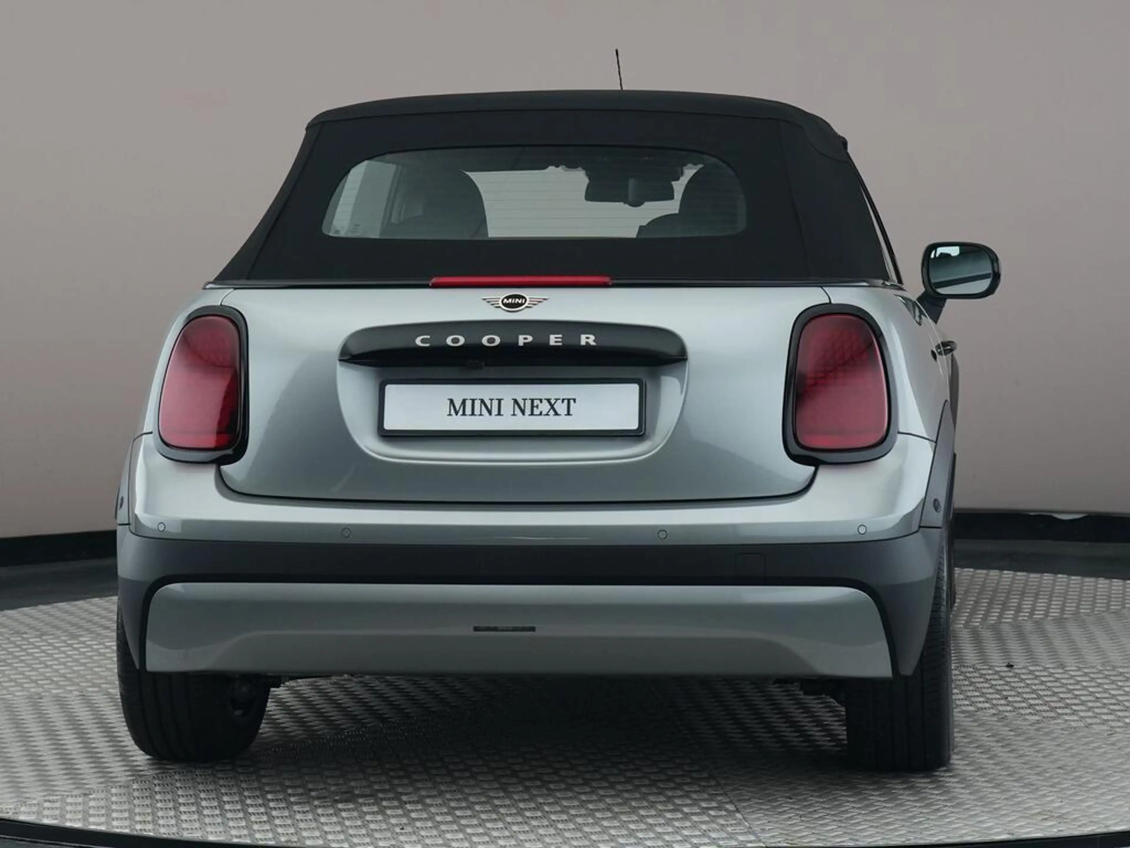 MINI Cooper C Cabrio 2.0 Favoured L — photo 9