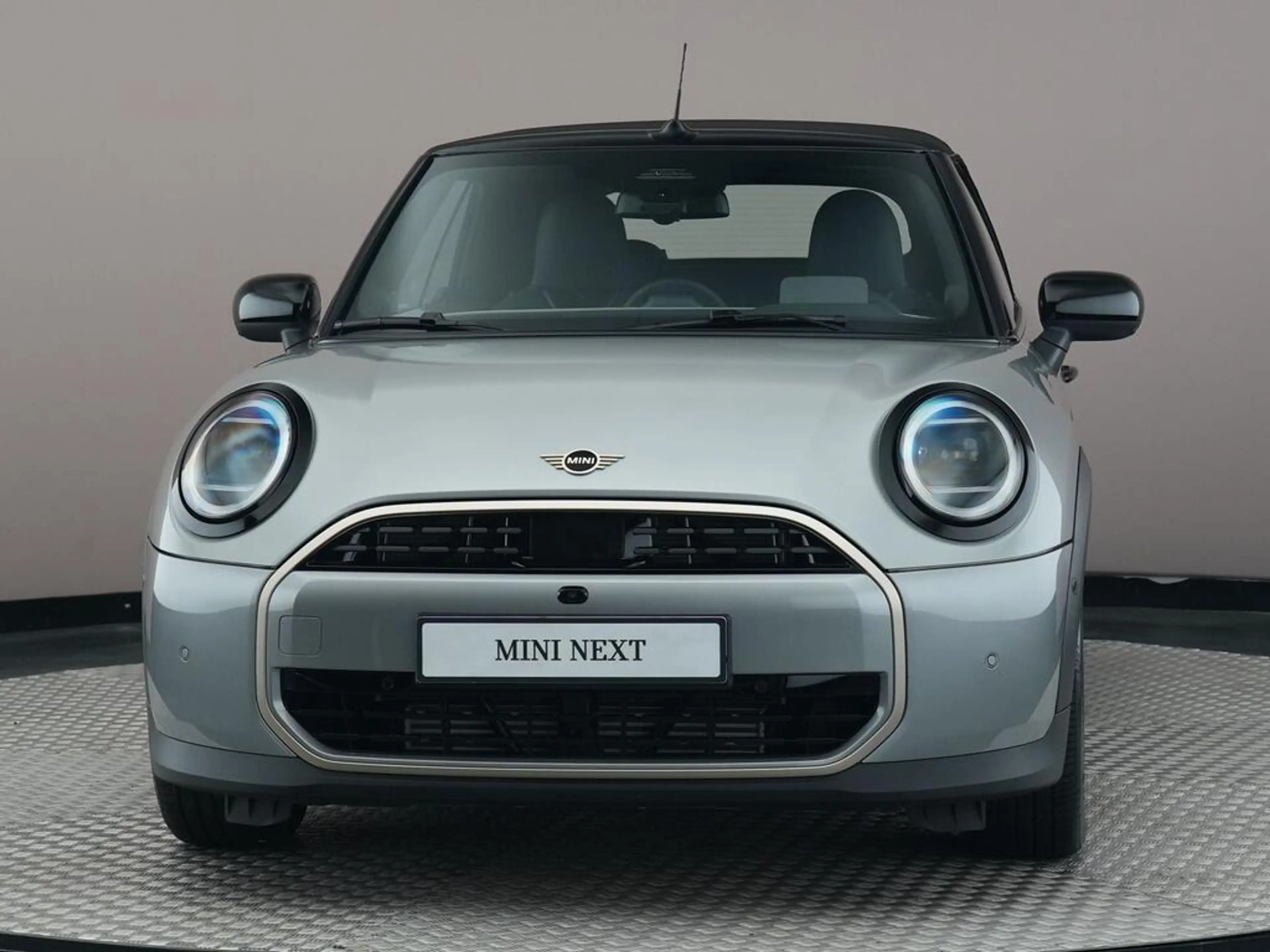 MINI Cooper C Cabrio 2.0 Favoured L — photo 2