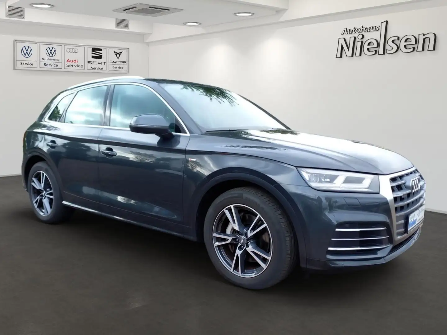 Audi Q5 TFSI e Design Grau - 2