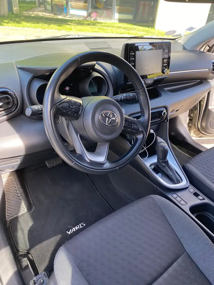 Toyota Yaris Yaris — photo 2