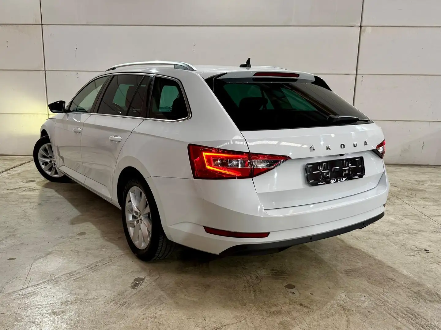 Skoda Superb Combi 2.0TDi*DSG*1st*Owner*Historic*CarPlay*New Weiß - 2
