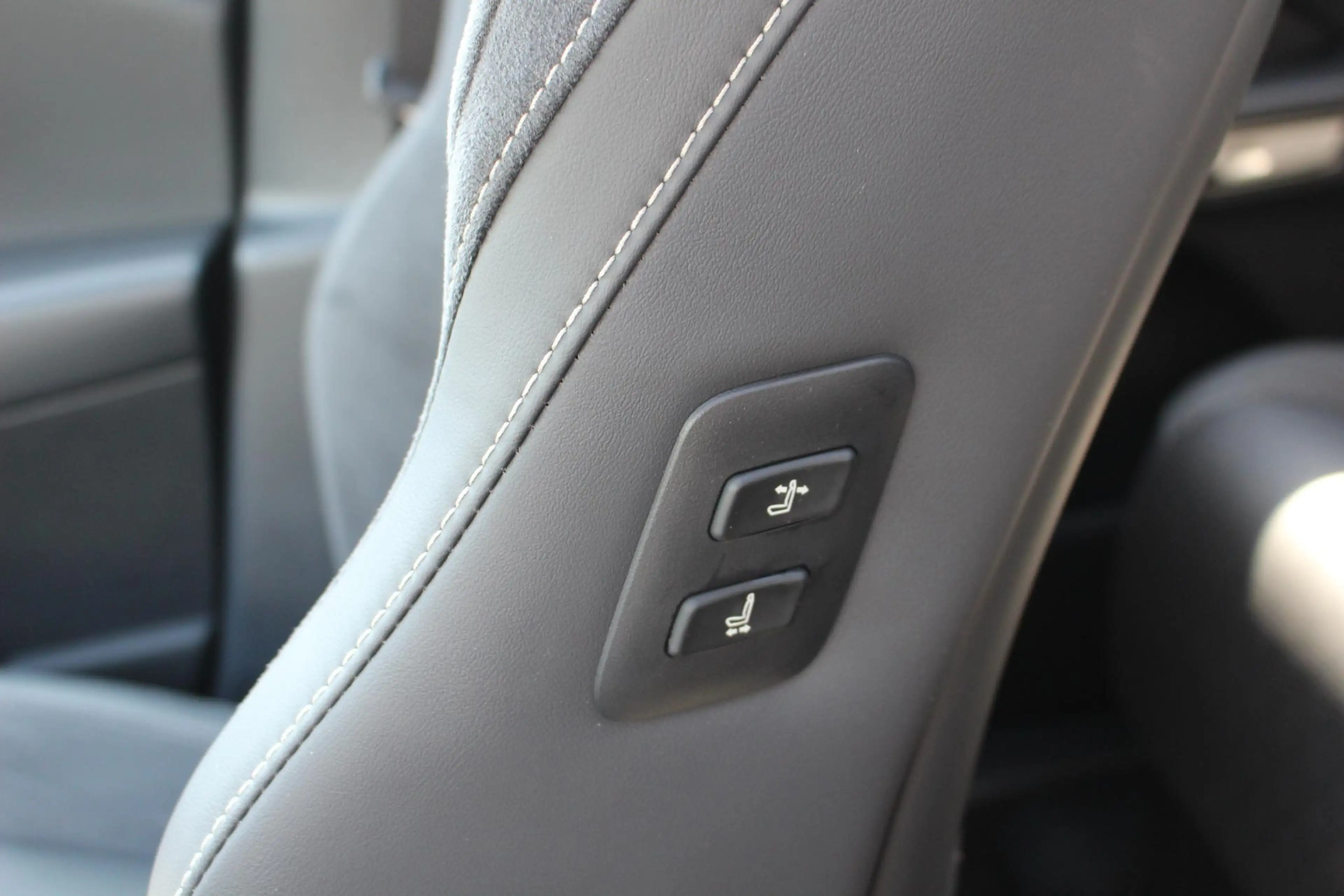 Lexus RX 450h 450h+ Plug-in Hybrid President Line NL-AUTO MARK-L — photo 36