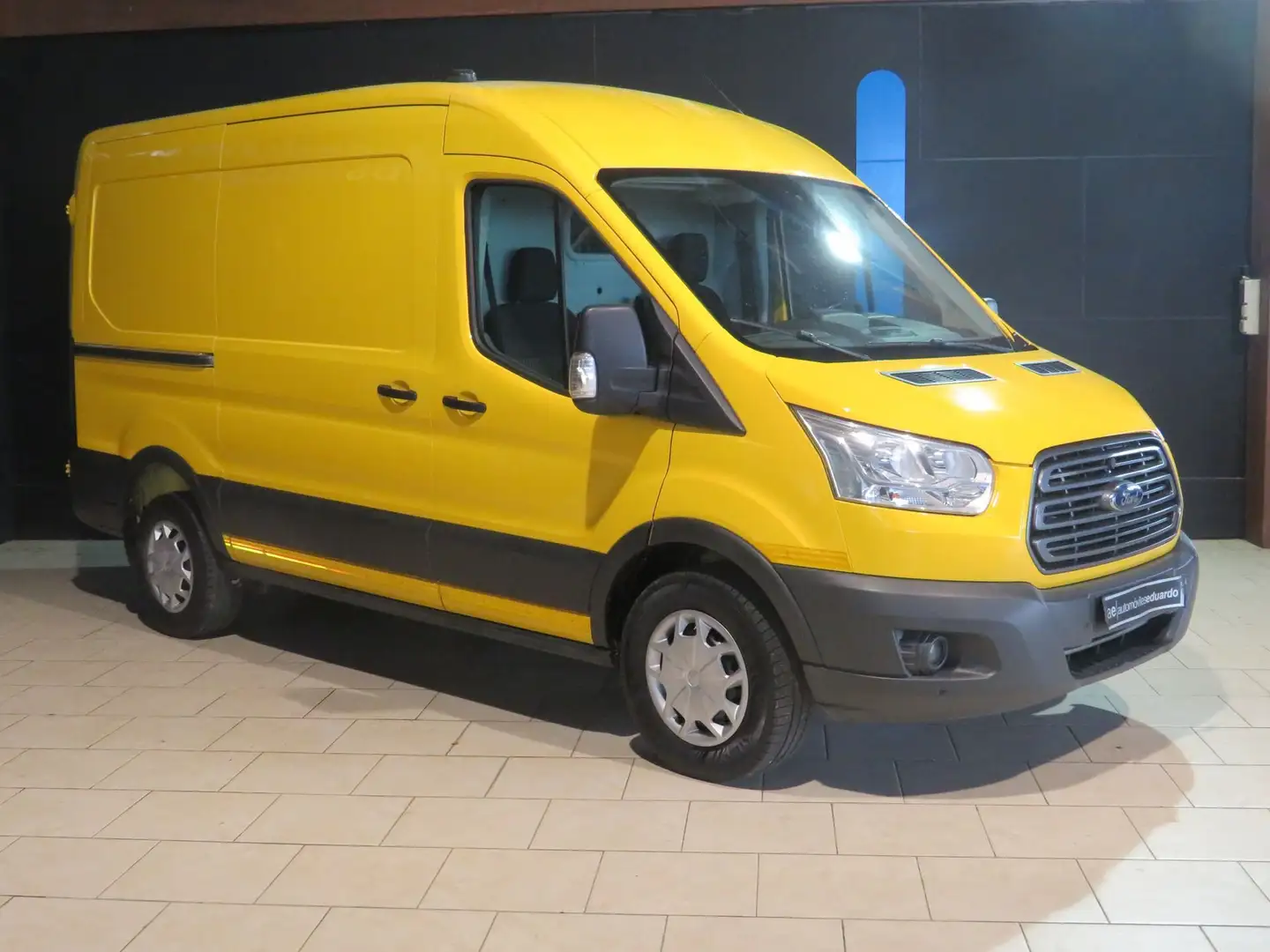 Ford Transit 350 130cv L2H2 Van Ambiente Delantera - 2