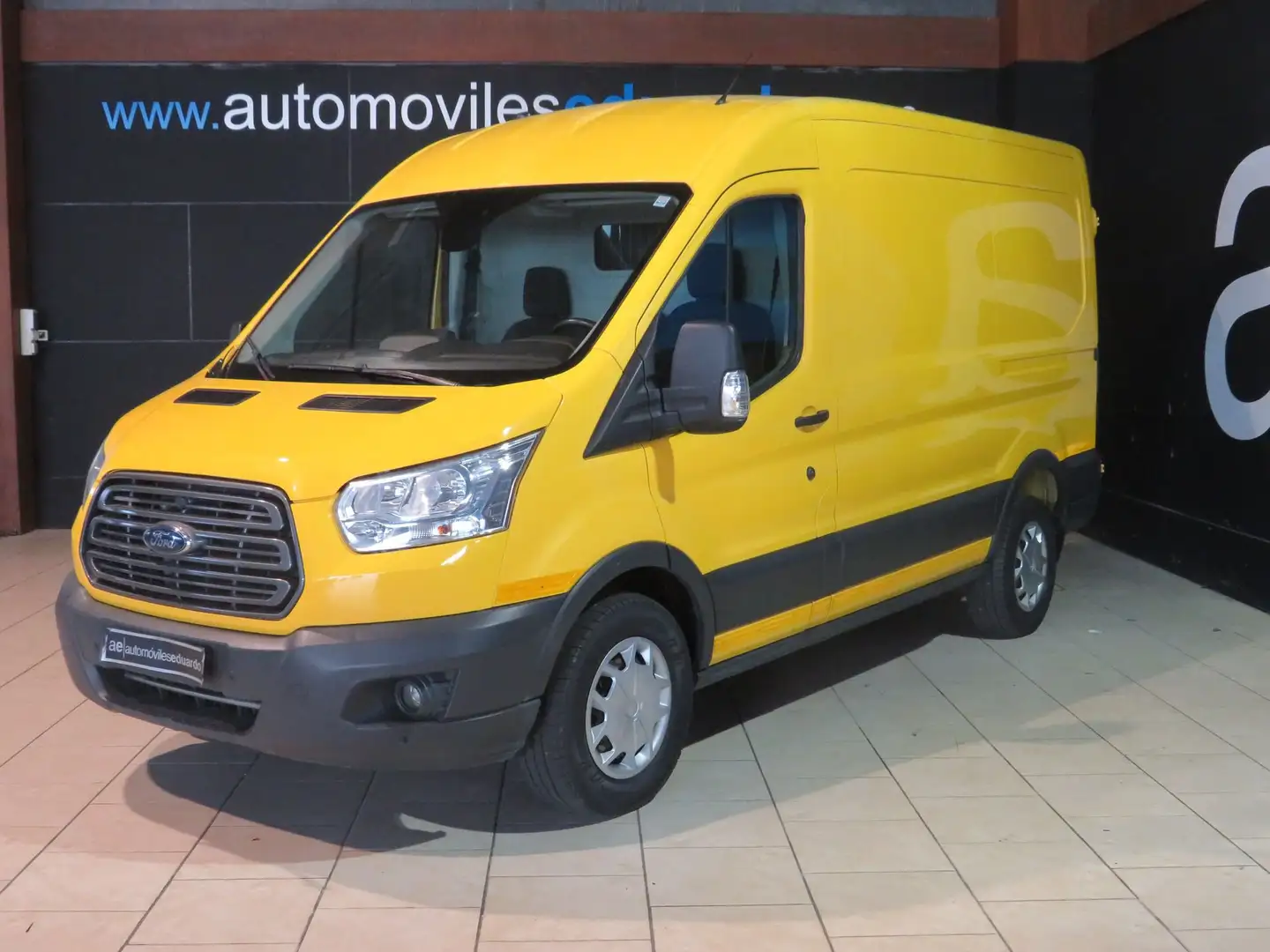 Ford Transit 350 130cv L2H2 Van Ambiente Delantera - 1