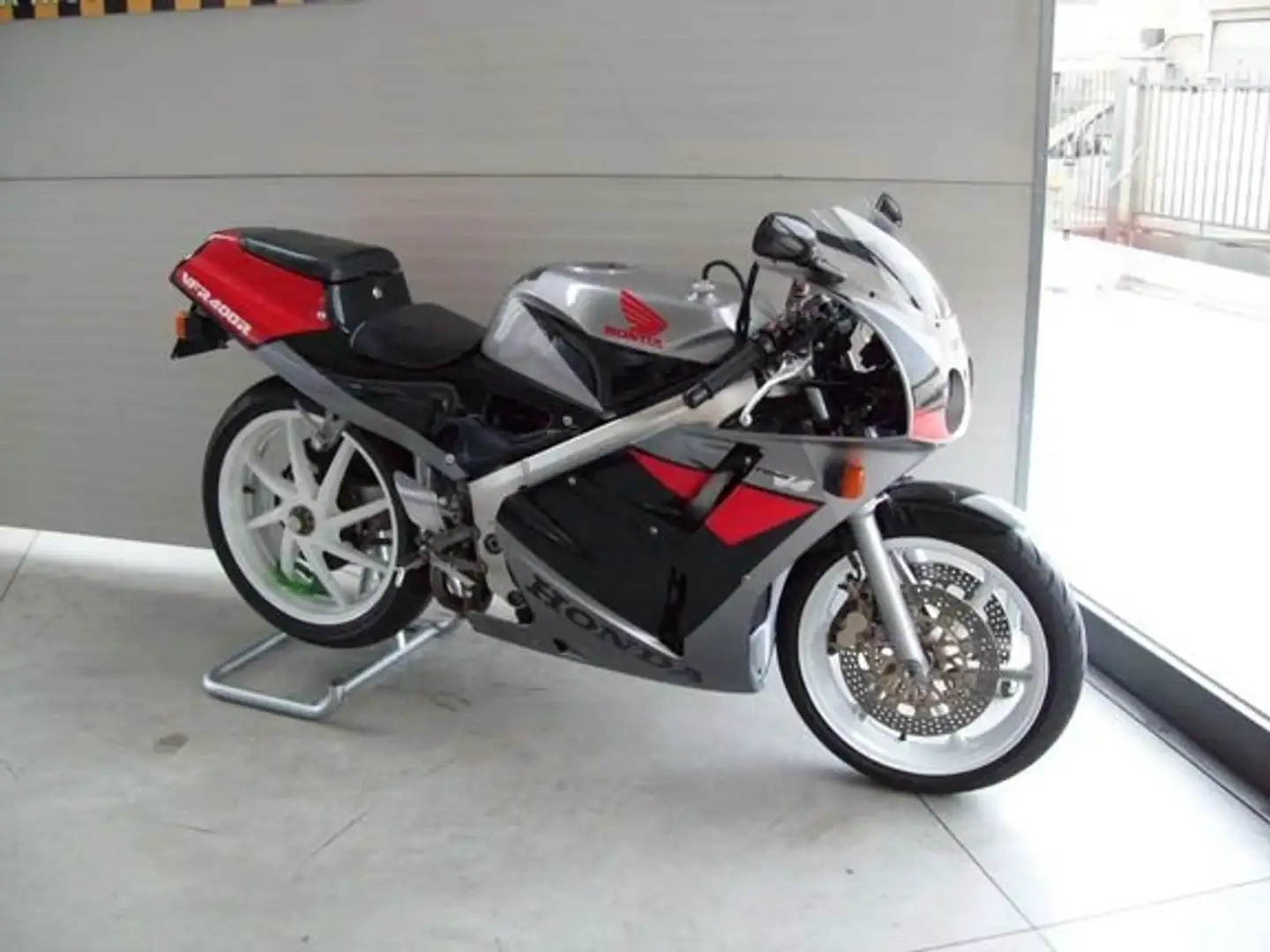 Honda VFR 400 R - 1