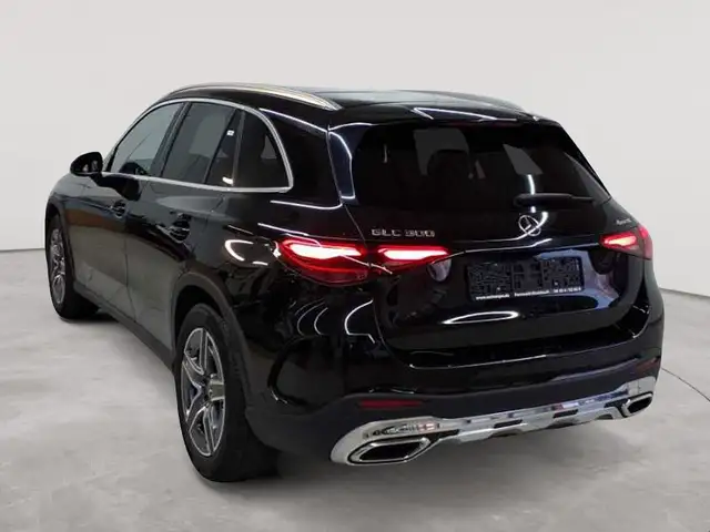 Mercedes-Benz GLC view 5