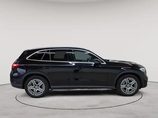 Mercedes-Benz GLC view 3