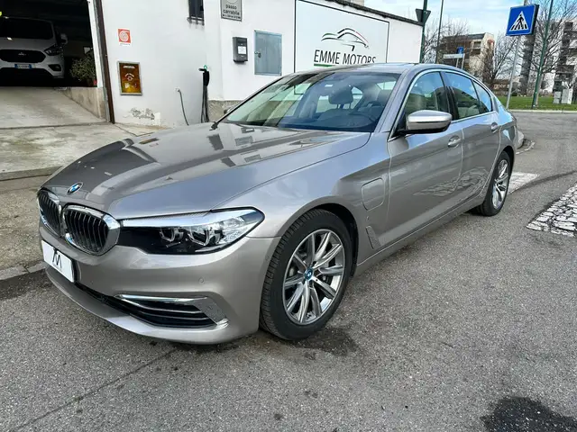 BMW 530 e Luxury - AUT/NAVI/TETTO/CAMERA360/LED/PDC/PELLE