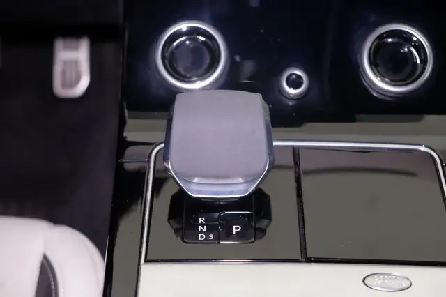 Land Rover Range Rover Velar view 11