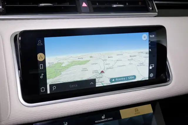 Land Rover Range Rover Velar view 12