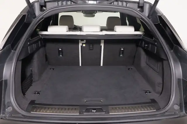 Land Rover Range Rover Velar view 13