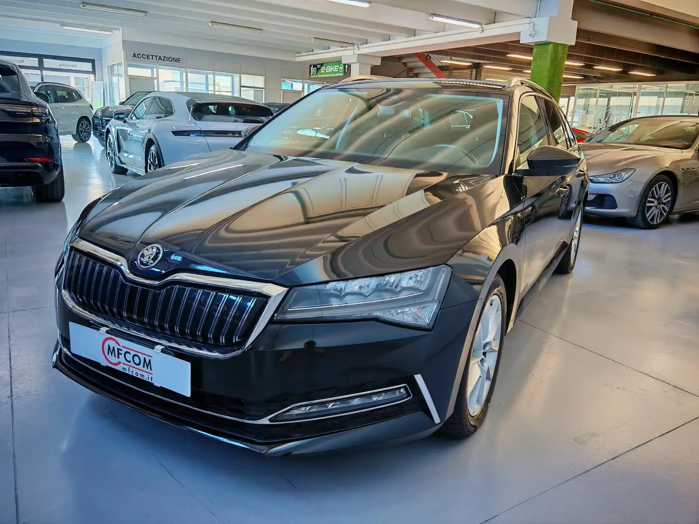 Skoda Superb 1.4 tsi phev Style dsg Nero - 1