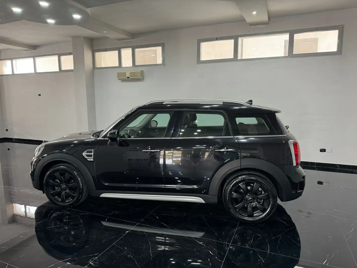 MINI Cooper D Countryman Mini Countryman F60 2017 2.0 Hype auto Negro - 2
