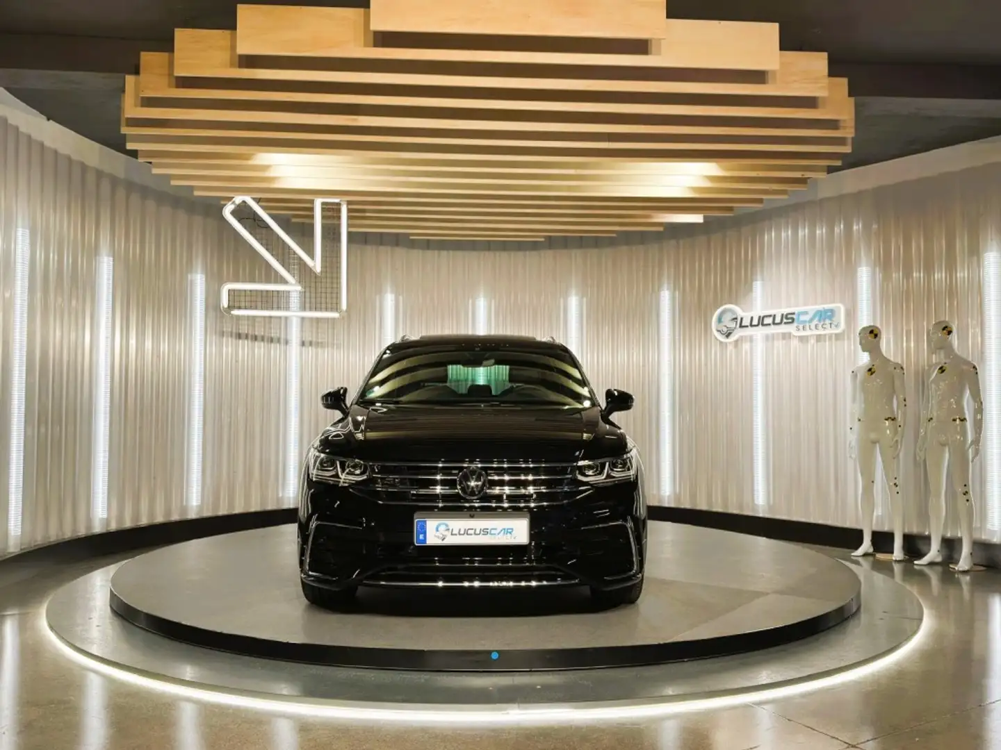 Volkswagen Tiguan 2.0TDI R-Line DSG 110kW Zwart - 2