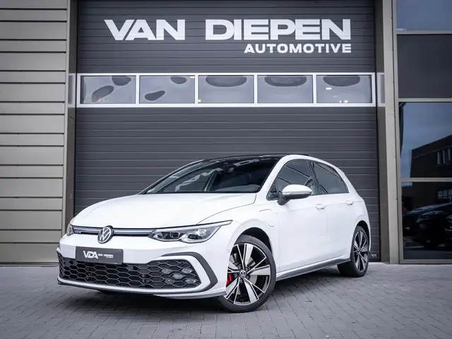 Volkswagen Golf GTE 8 1.4 eHybrid - Pano l Camera l Carplay