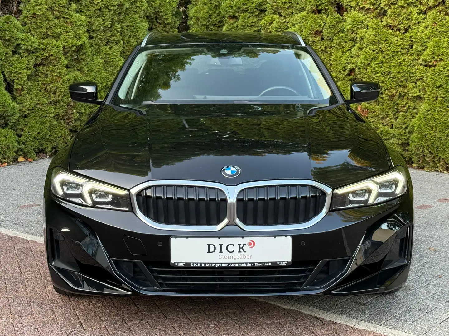 BMW 318 d Tour. LCI Aut. LED+NAV+KAM+SHZ+PARK+TEMP+M Schwarz - 2
