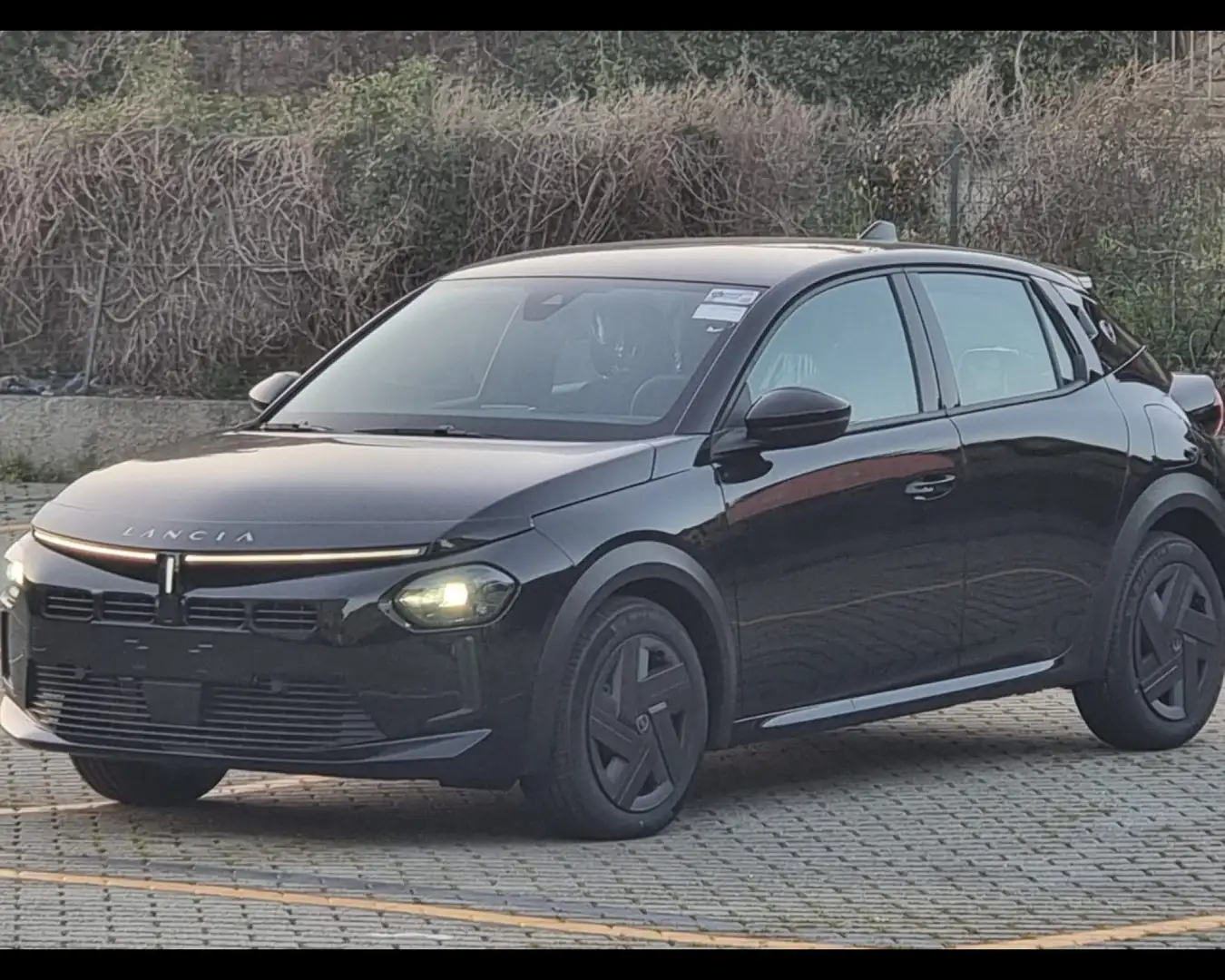 Lancia Ypsilon Nuova  Ibrida My24 Nuova  1.2 100cv Ibrida Nero - 1