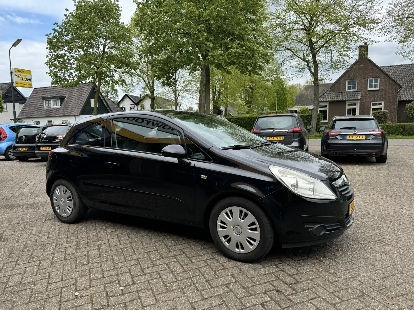 Opel Corsa 1.4-16V Enjoy APK 04-2025 Zwart - 2