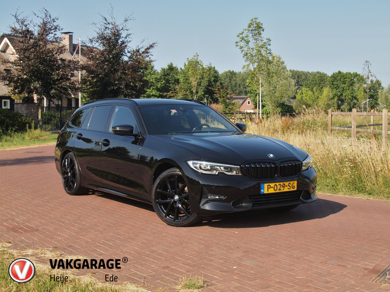 BMW 318 3-serie Touring 318i Business Edition | Black Opti