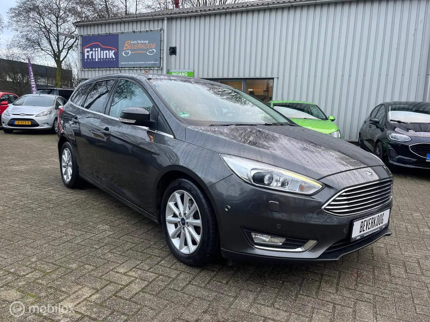 Ford Focus Wagon 1.0 TITANIUM 92 KW 6/12 M GARANTIE Grau - 2