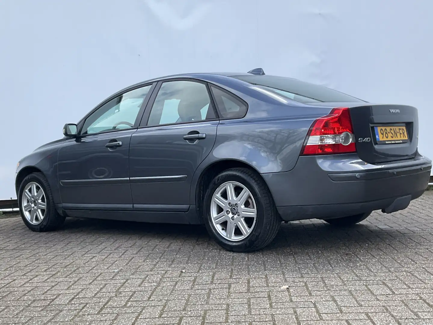 Volvo S40 2.4 5-Cil Automaat Cruise Leer Clima NL-Auto Voll. Gris - 2