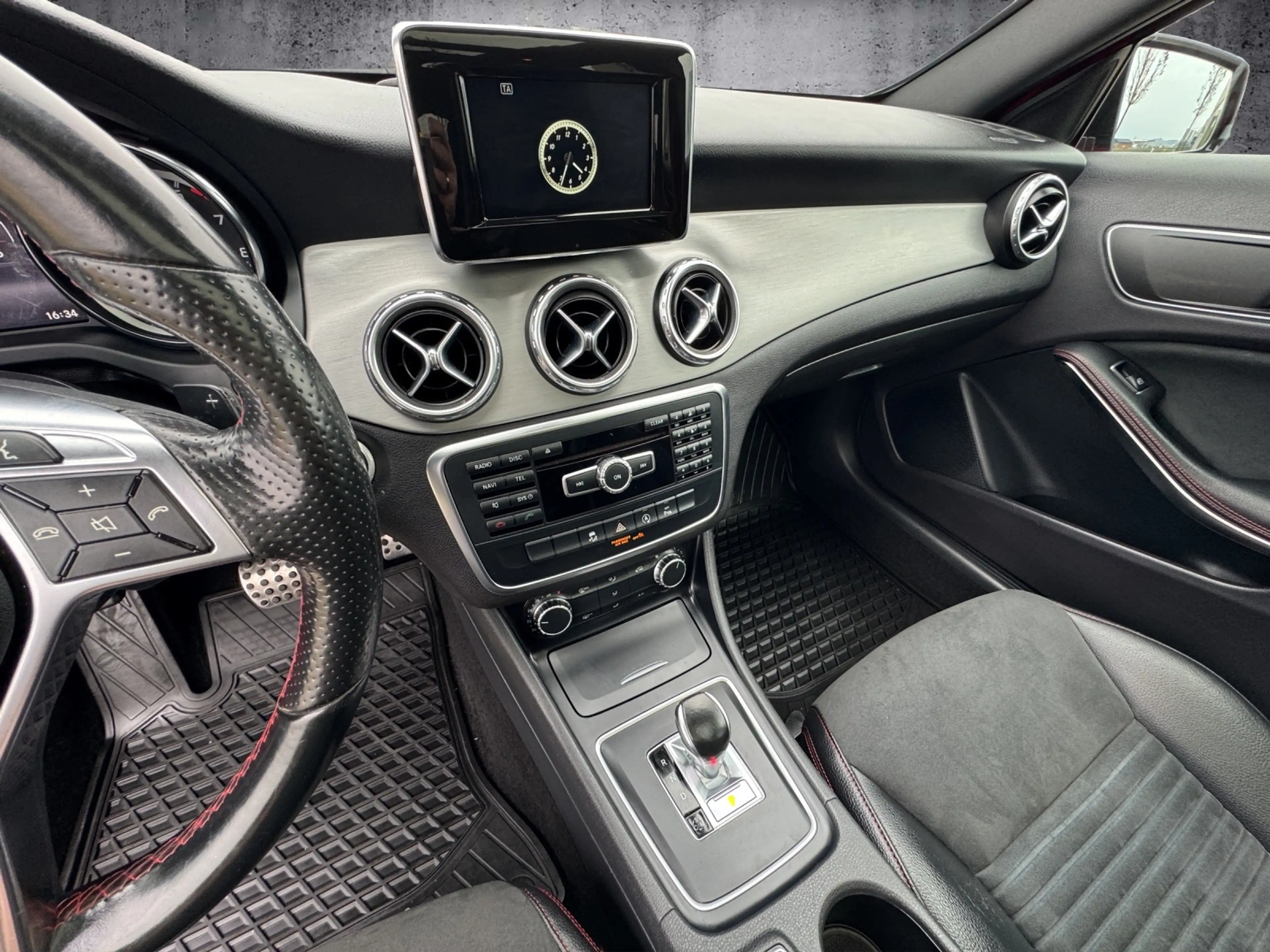 Mercedes-Benz GLA 45 AMG 4Matic Performance Package — photo 15