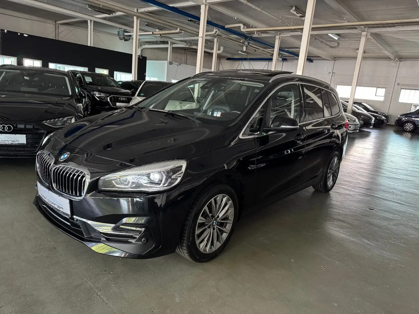 BMW 218 LUXURY 7-SITZER PANO HUD ACC H&K Nero - 1