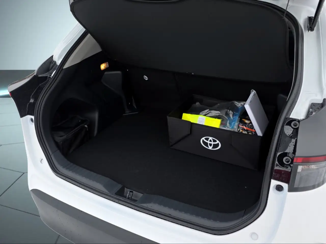 Toyota Yaris Cross Business Spurhalteass. Verkehrszeichenerk. Rückfah 14