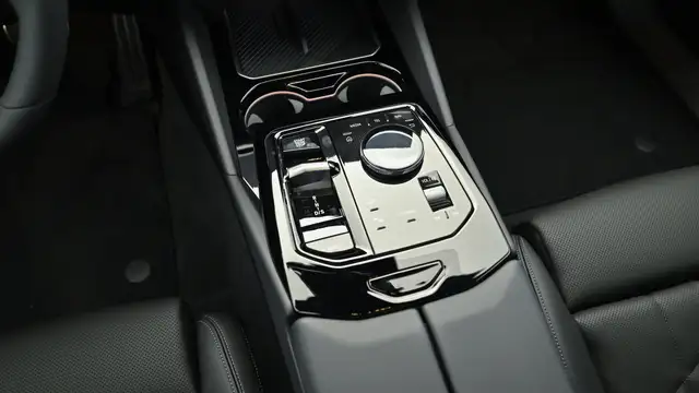 BMW 520 d xDrive *M-Paket/AHK/Paket Care/360°/H&K-Sound/Sitzlüftung* Ansicht 17