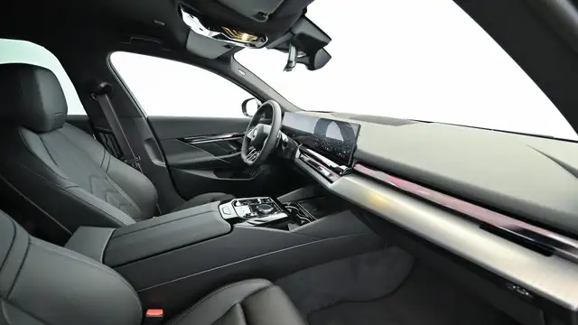 BMW 520 d xDrive *M-Paket/AHK/Paket Care/360°/H&K-Sound/Sitzlüftung* Ansicht 25