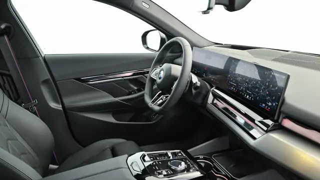 BMW 520 d xDrive *M-Paket/AHK/Paket Care/360°/H&K-Sound/Sitzlüftung* Ansicht 26