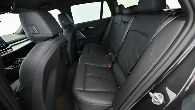 BMW 520 d xDrive *M-Paket/AHK/Paket Care/360°/H&K-Sound/Sitzlüftung* Ansicht 13