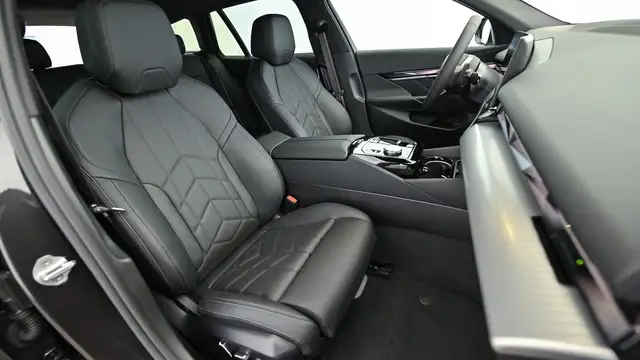 BMW 520 d xDrive *M-Paket/AHK/Paket Care/360°/H&K-Sound/Sitzlüftung* Ansicht 24