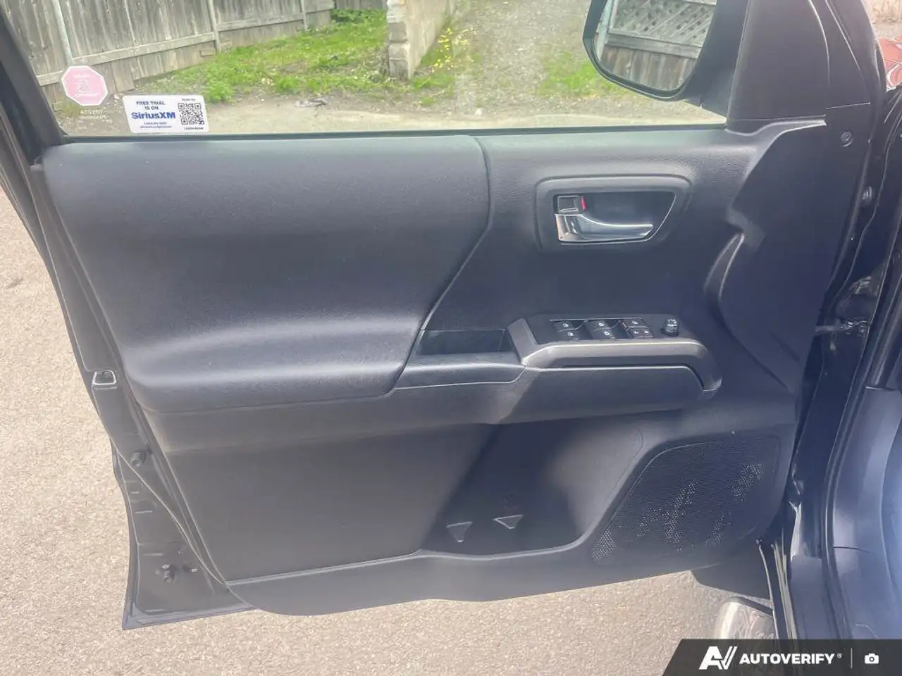 Toyota Tacoma снимка Toyota Tacoma