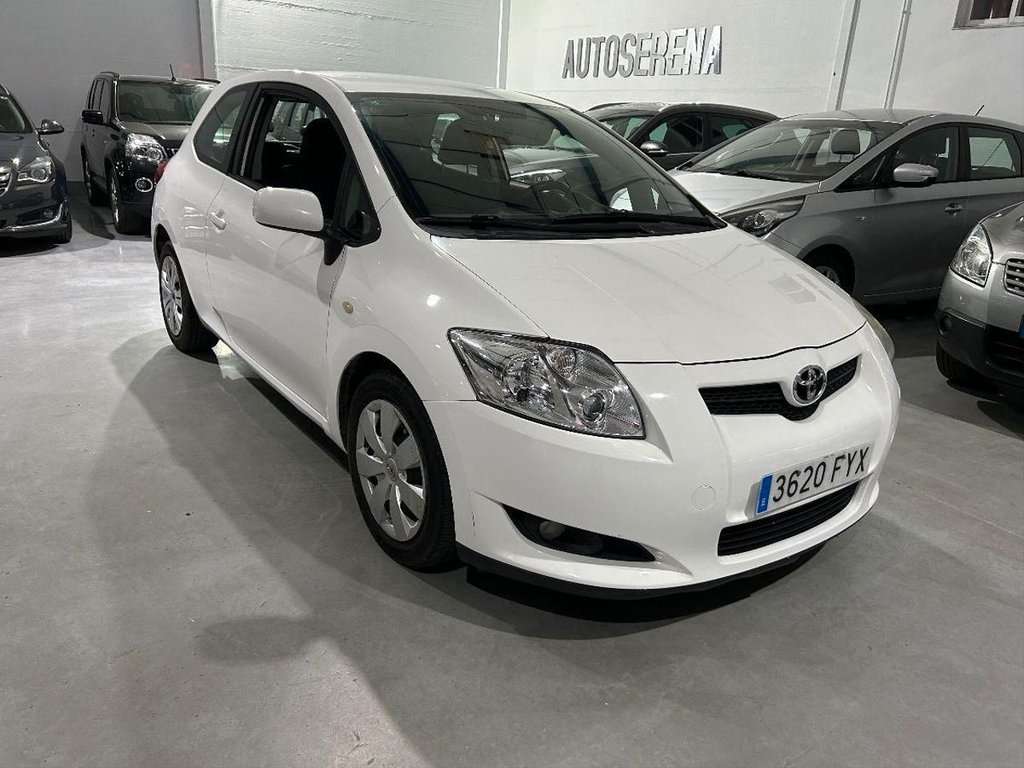 Toyota Auris 1.4 D4D - foto 1