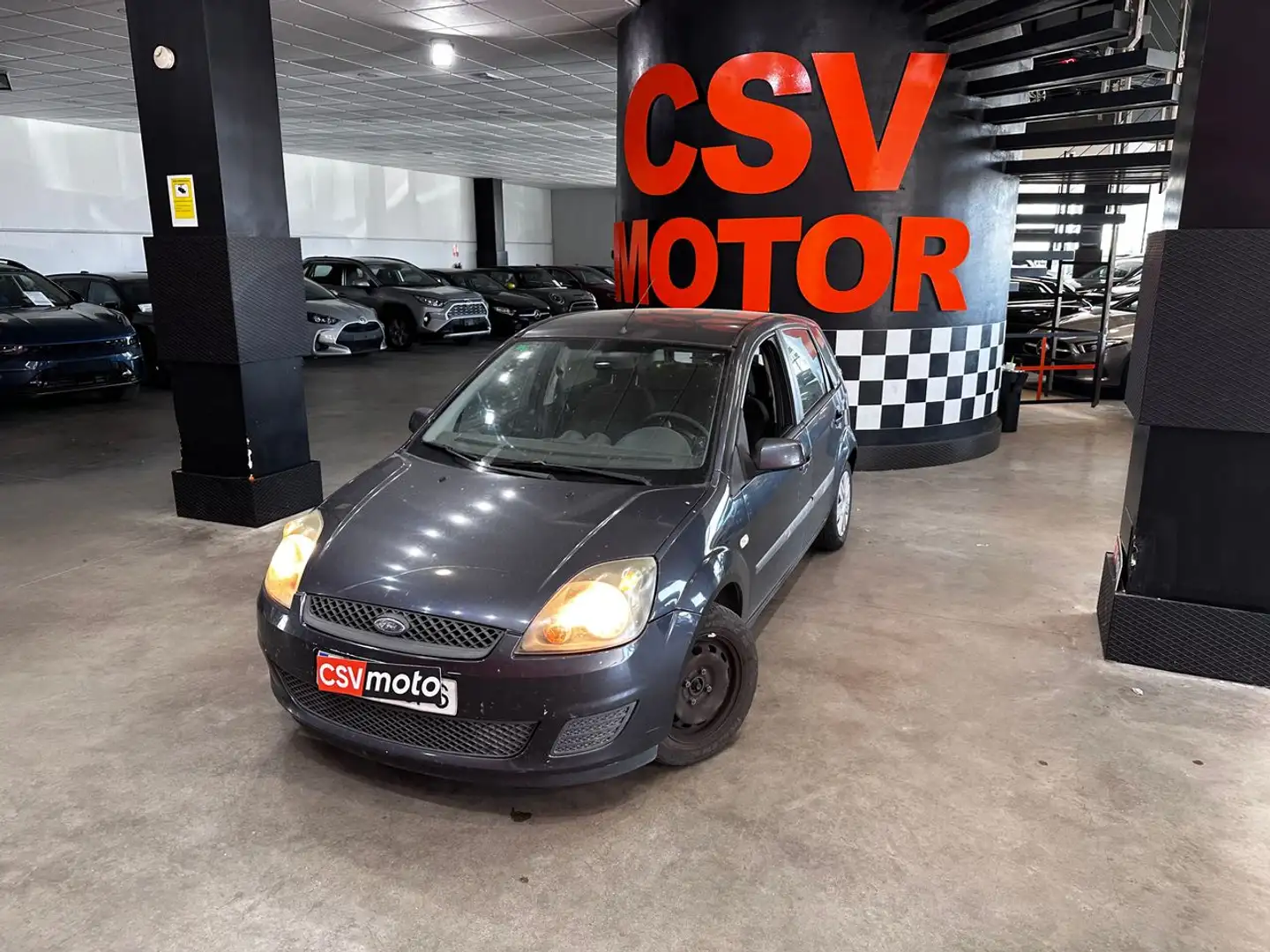 Ford Fiesta 1.4TDCI Ambiente Gris - 2