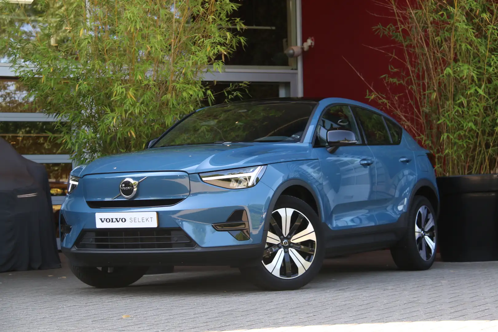 Volvo C40 Single Motor Plus 69 kWh | Panoramadak | Stuur/sto Blauw - 1